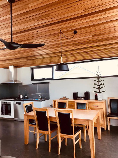 Omaroo House - Panoramic Water Views - Broome Tourism 19