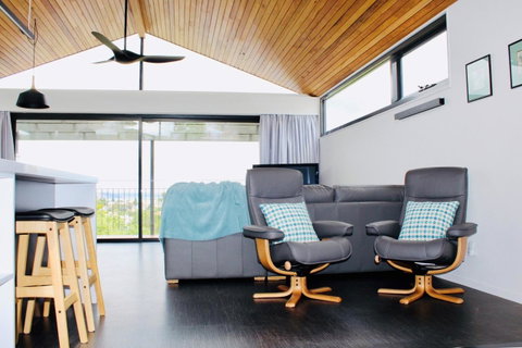 Omaroo House - Panoramic Water Views - Broome Tourism 12