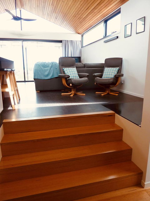 Omaroo House - Panoramic Water Views - Broome Tourism 13