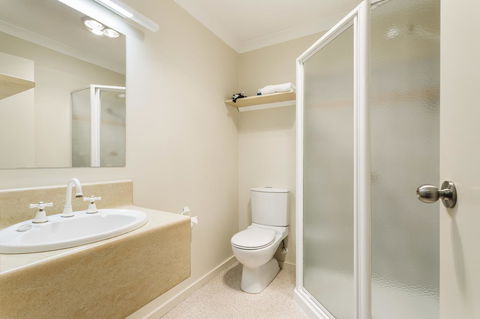 Cradle Mountain Hotel - Broome Tourism 12