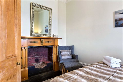 WEST NEST | Classic 3BR Hobart Terrace BEST Location, View, Close To City - Broome Tourism 10