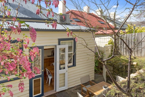WEST NEST | Classic 3BR Hobart Terrace BEST Location, View, Close To City - Broome Tourism 19