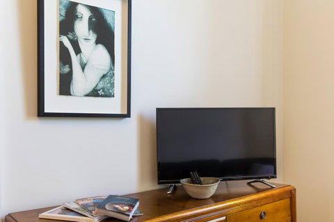 WEST NEST | Classic 3BR Hobart Terrace BEST Location, View, Close To City - Broome Tourism 23