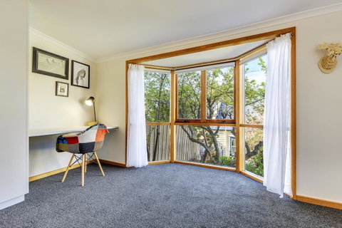 WEST NEST | Classic 3BR Hobart Terrace BEST Location, View, Close To City - Broome Tourism 14