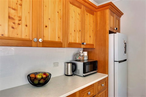 WEST NEST | Classic 3BR Hobart Terrace BEST Location, View, Close To City - Broome Tourism 6