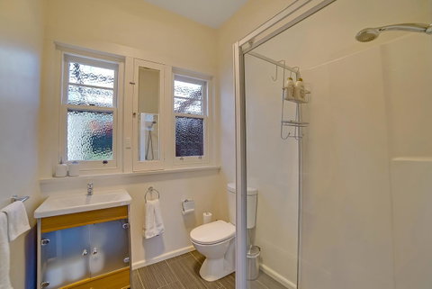 Gorgeous Hobart Accommodation - Park On Park - New Town - Broome Tourism 42