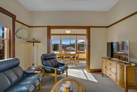 Gorgeous Hobart Accommodation - Park On Park - New Town - Broome Tourism 10