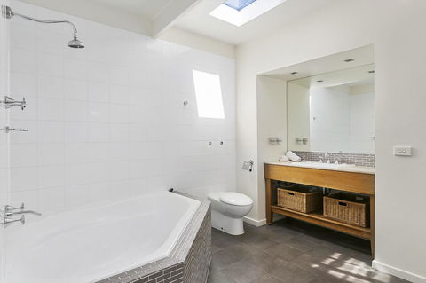 Front Beach House - Broome Tourism 22