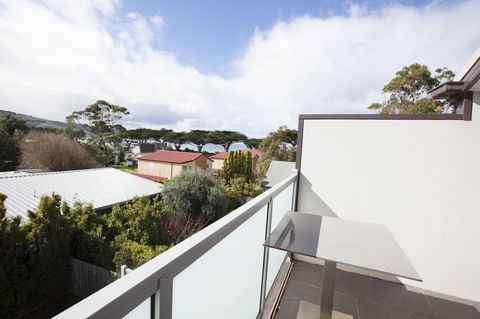 7 Falls Apartments - Broome Tourism 6