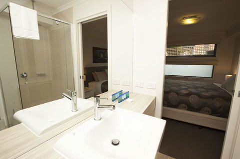 7 Falls Apartments - Broome Tourism 17