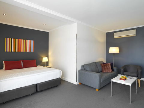 The Parkmore Hotel - Broome Tourism 24