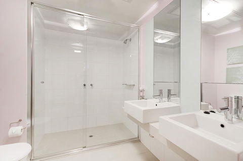 Waterfront Melbourne Apartments - Broome Tourism 24