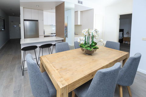 Waterfront Melbourne Apartments - Broome Tourism 10