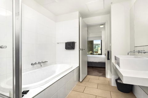 Waterfront Melbourne Apartments - Broome Tourism 43