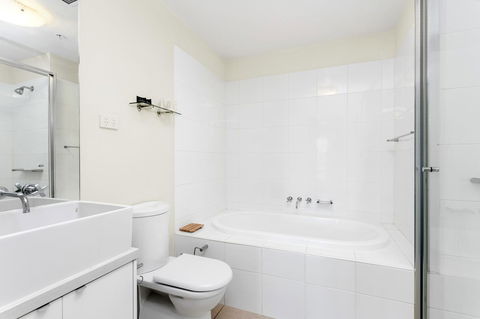 Waterfront Melbourne Apartments - Broome Tourism 26