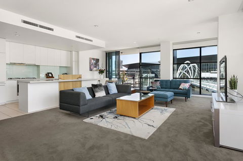 Waterfront Melbourne Apartments - Broome Tourism 1