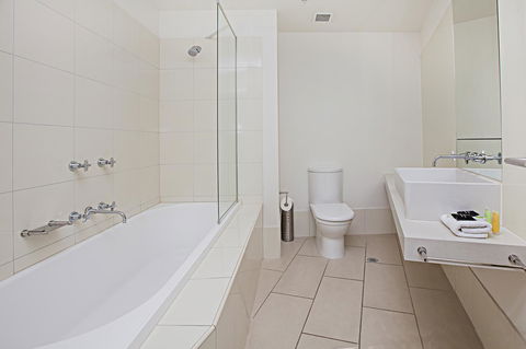 Waterfront Melbourne Apartments - Broome Tourism 29
