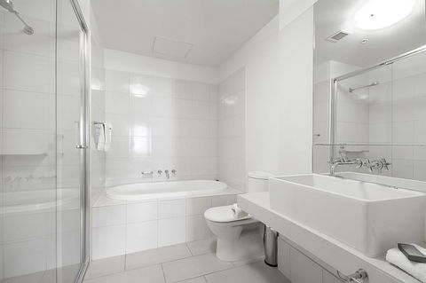 Waterfront Melbourne Apartments - Broome Tourism 5