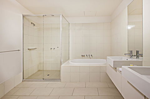 Waterfront Melbourne Apartments - Broome Tourism 34