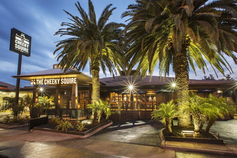 Nightcap At The Cheeky Squire - Broome Tourism 4