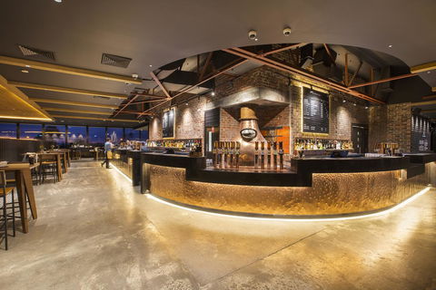 Nightcap At The Cheeky Squire - Broome Tourism 8