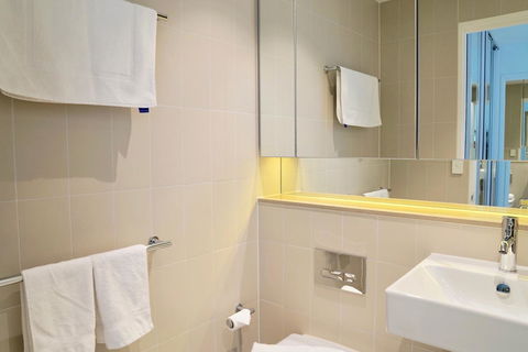 Pride Docklands Waterfront Apartment City View - Broome Tourism 17