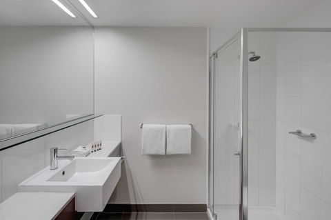 Travelodge Hotel Melbourne Docklands - Broome Tourism 6