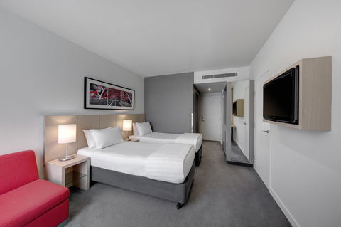 Travelodge Hotel Melbourne Docklands - Broome Tourism 1