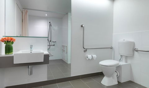 Travelodge Hotel Melbourne Docklands - Broome Tourism 19