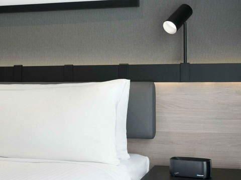 Vibe Hotel Melbourne Docklands - Broome Tourism 13