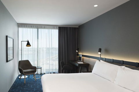 Vibe Hotel Melbourne Docklands - Broome Tourism 41