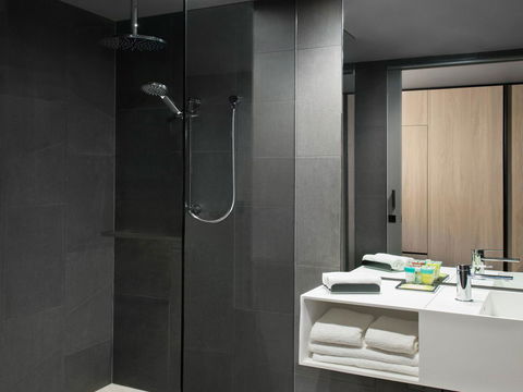 Vibe Hotel Melbourne Docklands - Broome Tourism 16