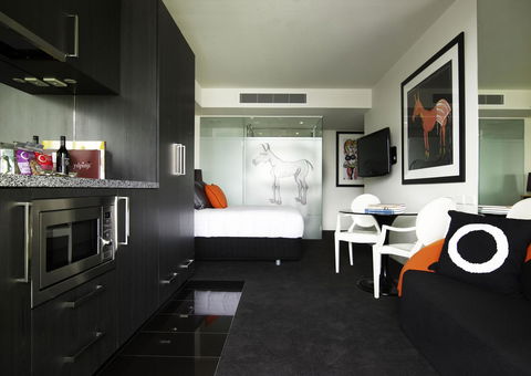 The Cullen Melbourne - Art Series - Broome Tourism 17