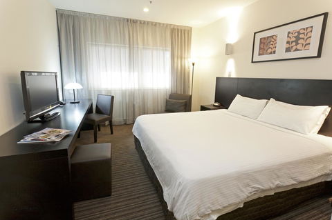 Causeway 353 Hotel - Broome Tourism 0