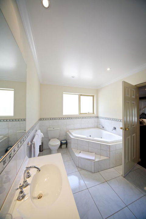 Sanctuary House Resort Motel - Broome Tourism 7