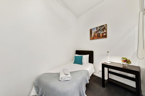 Signature Waterfront Apartments - Broome Tourism 1