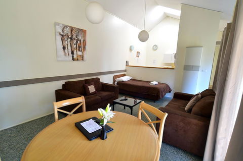 Executive Hideaway - Broome Tourism 25