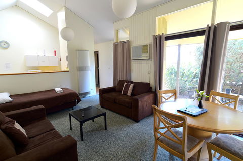 Executive Hideaway - Broome Tourism 24
