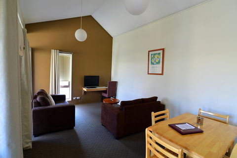 Executive Hideaway - Broome Tourism 9
