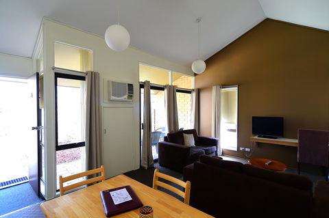 Executive Hideaway - Broome Tourism 7