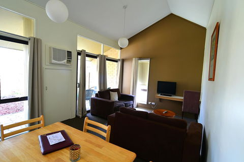 Executive Hideaway - Broome Tourism 8