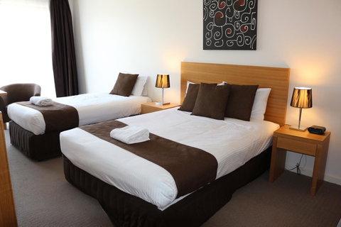 Bairnsdale International - Broome Tourism 12