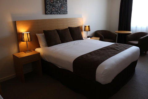 Bairnsdale International - Broome Tourism 11