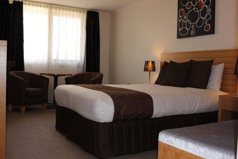 Bairnsdale International - Broome Tourism 21
