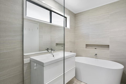 Fairhills - NEW LISTING, Beautifully Styled - Broome Tourism 7