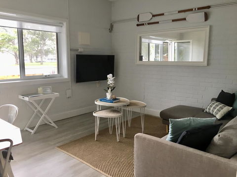 The Wheelhouse - 2BR Waterfront Apt In Town - Broome Tourism 1