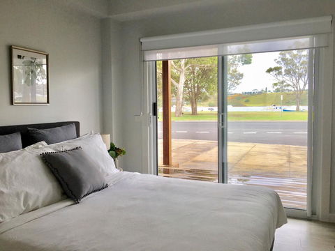 The Wheelhouse - 2BR Waterfront Apt In Town - Broome Tourism 3