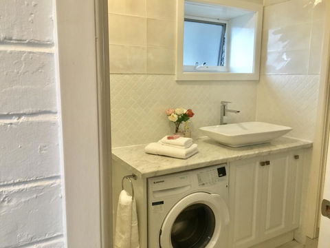 The Wheelhouse - 2BR Waterfront Apt In Town - Broome Tourism 13