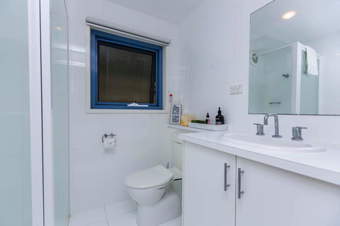 The Waterfront Apartment - Broome Tourism 11