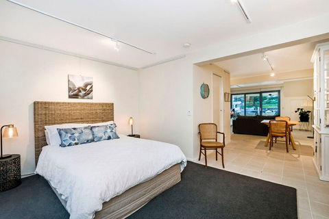 The Waterfront Apartment - Broome Tourism 5